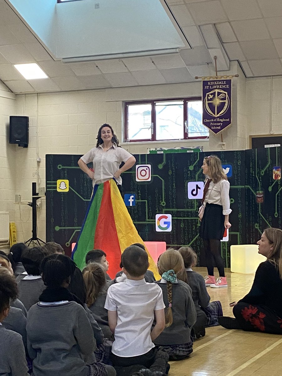 MissMcNeill15's tweet photo. Thank you @altrudrama for a brilliant workshop about internet safety, KS2 loved it! #internetsafety #KSL 💻 🖥 https://t.co/fLE884yq6X
