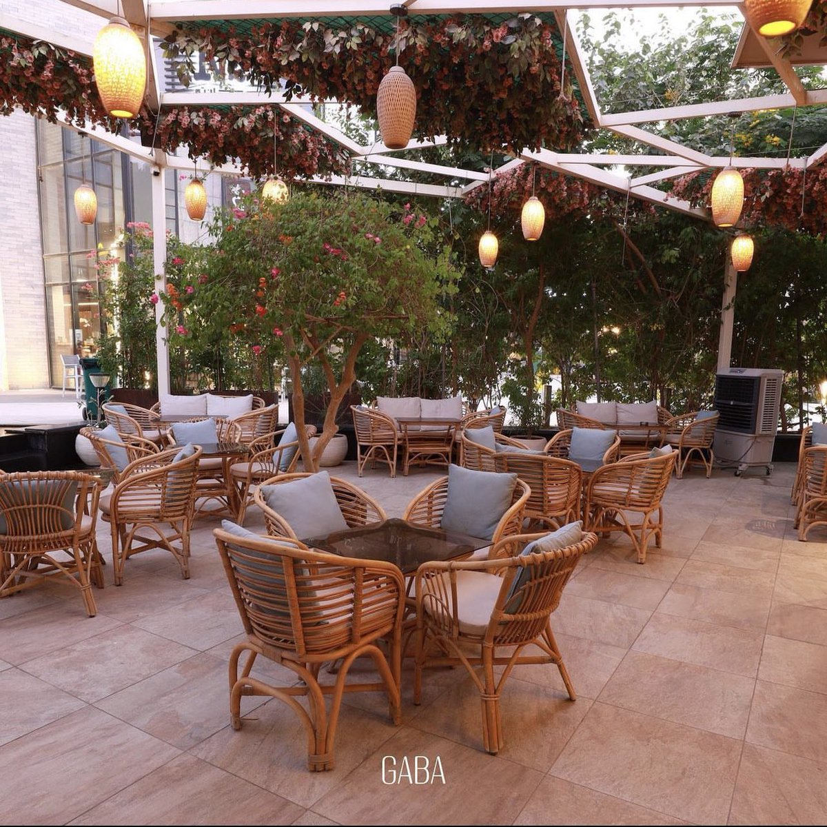 Gabacafesa's tweet photo. كل زاوية بـ قابا تنتظركم .

#Riyadh #Gabacafesa #cafe #قابا_كافيه https://t.co/euYwI84Nzo