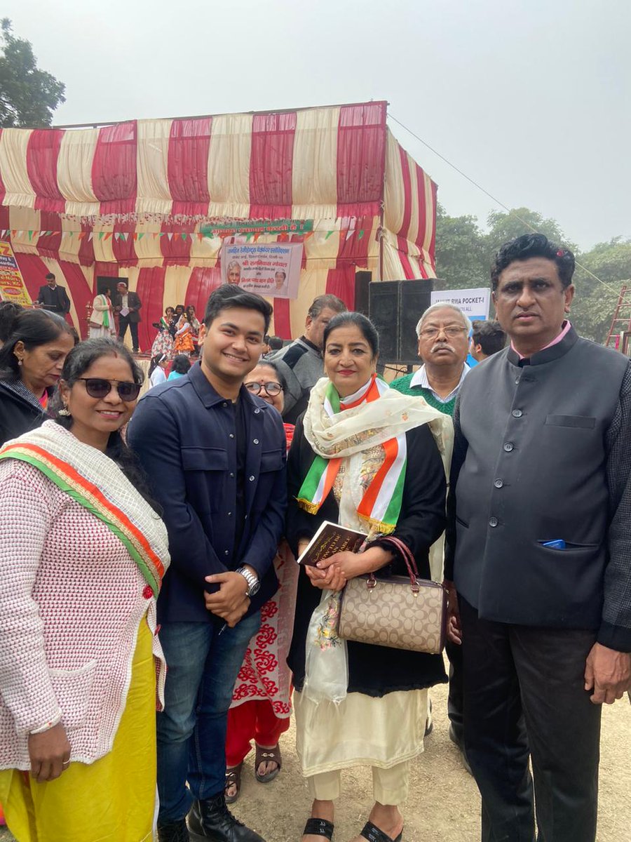 आज दिल्ली विधान सभा अध्यक्ष श्री रामनिवास गोयल जी एवं दिल्ली नगरनिगम पार्षद बहन प्रीति द्वारा जयराज भंसाली को उनकी पुस्तक "How To Be An Insatiable Sage" के लिए दिलशाद गार्डेन में आयोजित गणतंत्र दिवस समारोह में सम्मानित किया। <a href="/RamNiwasGoelAap/">Ram Niwas Goel</a> <a href="/Vaibhav_AAP/">Vaibhav</a> <a href="/AAPDelhi/">Aam Aadmi Party Delhi</a> <a href="/AamAadmiParty/">AAP</a>