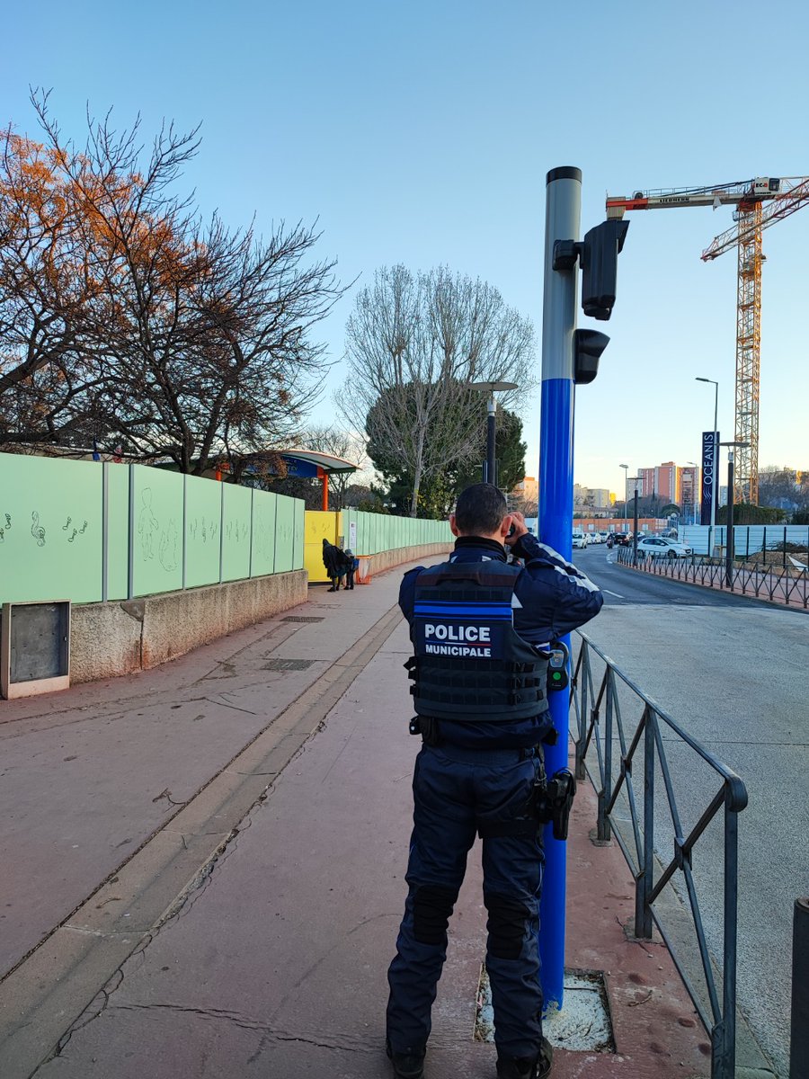 PMMontpellier's tweet photo. 🗓️Auj.📍#Pompignane
🚔Présence aux abords des
💼écoles Prokofiev/Jean Zay
✅Dialoguer avec les directeurs d'école
✅Sécuriser les traversées d'écoliers
✅Verbaliser les🚙en infraction
✅Enlever les🚗épaves ou en🅿️abusif
➡️Assurer la #TranquillitéPublique https://t.co/MYf9enn0va