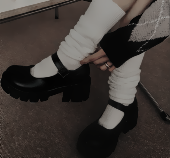 DoNotPlayACello's tweet photo. ❝ ... And love isn’t something that 𝐰𝐞𝐚𝐤 𝐩𝐞𝐨𝐩𝐥𝐞 do. Being a 𝒓𝒐𝒎𝒂𝒏𝒕𝒊𝒄 takes a hell of a lot of hope. I think what they mean is… when you 𝐟𝐢𝐧𝐝 𝐬𝐨𝐦𝐞𝐛𝐨𝐝𝐲 that you love, it feels like 𝐡𝐨𝐩𝐞. ❞ https://t.co/y3U9ORSSnm