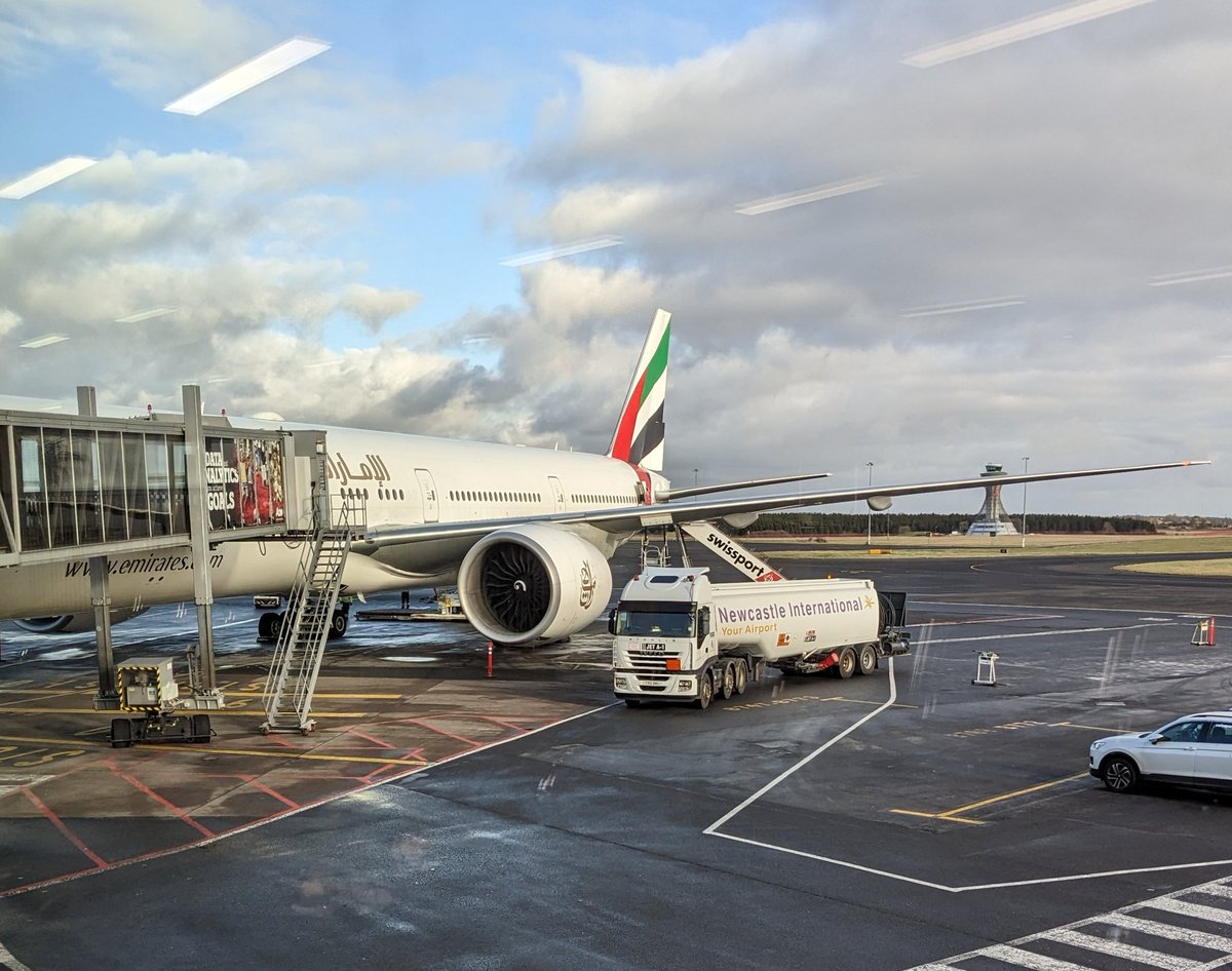 CatrionaDM's tweet photo. After several years of delays due to covid, finally on way to join @RebVMRob for her PhD fieldwork with @carolynjboulton on the Alpine Fault in New Zealand!
#fieldwork #longhaulflight #timeforrocks #alpinefault https://t.co/j50XgptPB5
