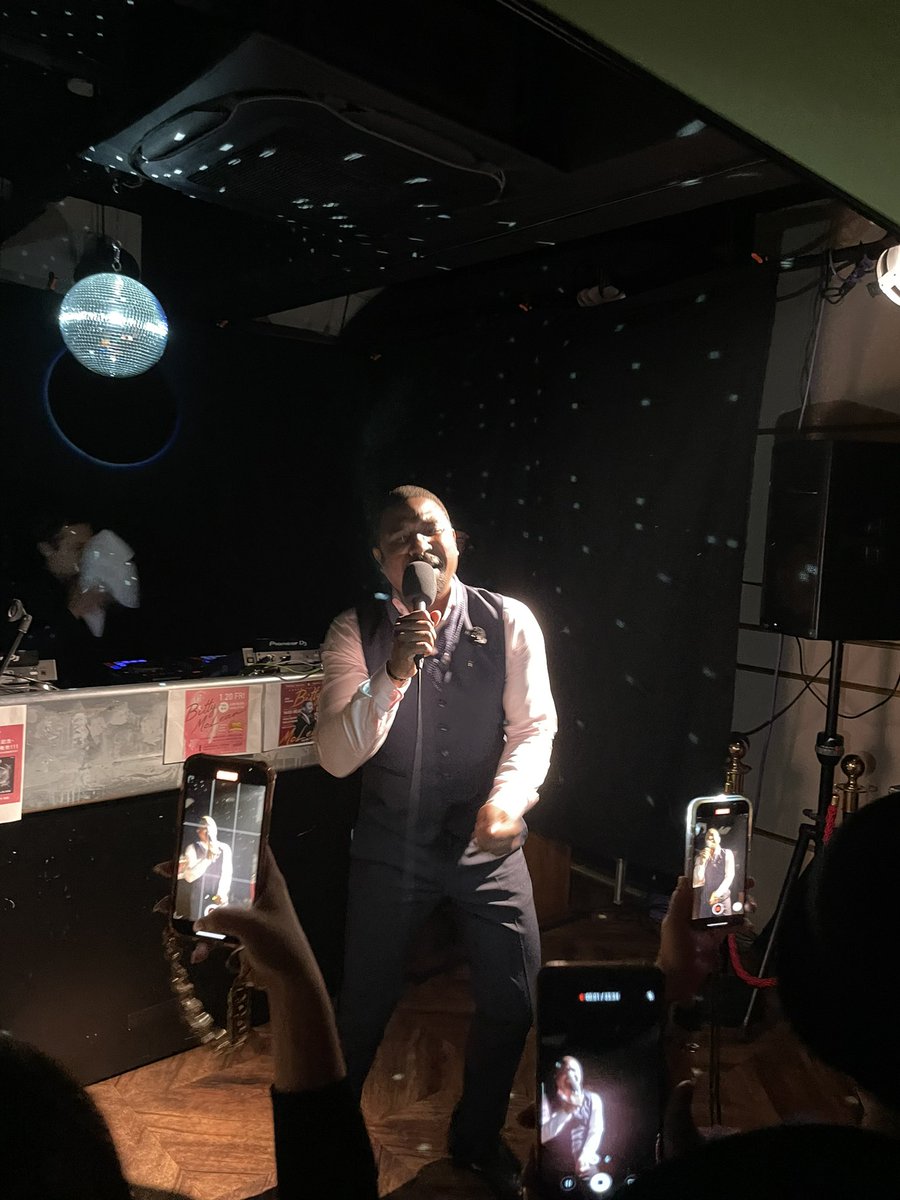 YuuMasterrr's tweet image. #BittyMcLean #YardBeat Forward Japan Tour 2023 沖縄

Bitty McLeanのSHOWは最高！
音源そのままの歌声も驚いたし、最初と最後に深く頭を下げるReggae関係の外タレは初めて見た！
来日する度に毎回SHOWを見に行く人たちの気持ちが分かった！

Yard Beatや沖縄の関係者に感謝します！
#Okinawa #Japan