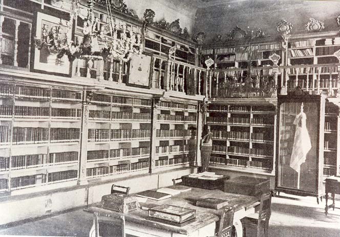 consellocultura's tweet photo. O novo especial de #Historiasdeidaevolta, proxecto que mantemos con @GaliciaAberta, documenta a creación da Biblioteca América da @UniversidadeUSC e os esforzos que realizou o seu fundador, Gumersindo Busto, para poñela en marcha. Abrimos fío! #HIEV

https://t.co/aq7Lce1VD7 https://t.co/Q58D2kP7mS