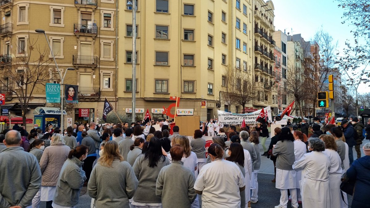 Les #infermeres de l'Hospital Clínic diem prou! DIGNITAT I RESPECTE! Prou retallar els nostres drets!
<a href="/govern/">Govern de Catalunya</a> <a href="/salutcat/">Salut</a> <a href="/perearagones/">Pere Aragonès i Garcia</a> <a href="/manelbalcells/">Manel Balcells</a> 
#VagaSanitat #InfermeresEnVaga #VagaSanitatEducacio