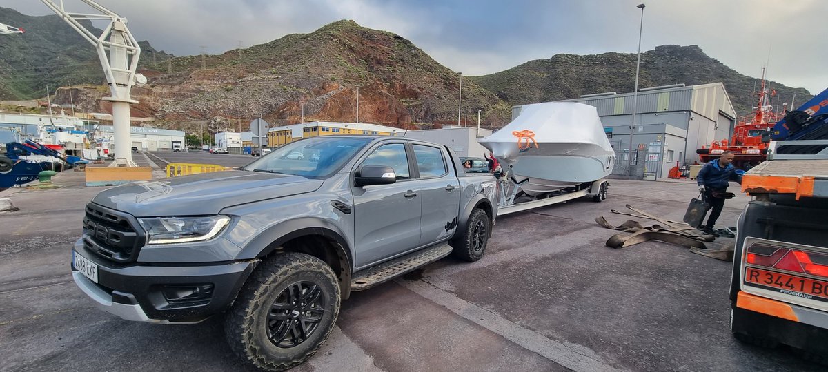 Grusertrans's tweet photo. #transportedebarco en #remolques #gondolas #planchas #camiongrúa #rransportes #transportesentreislas #camiones #transportesnáuticos #Grusertrans #Tenerife #Canarias https://t.co/Fnch28mP4e