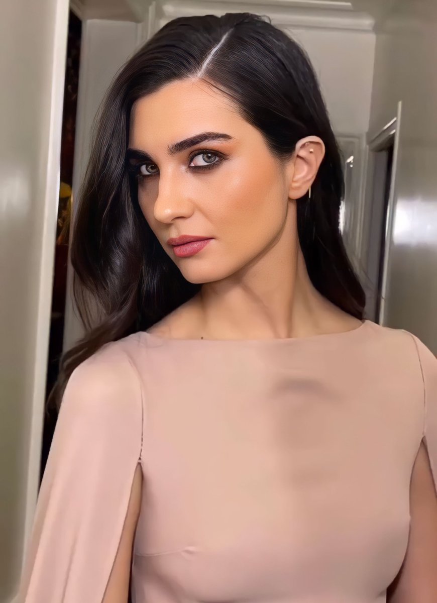 Quenn #TubaBüyüküstün #TubaBueyuekuestuenXValentino #ValentinoLeClubCouture