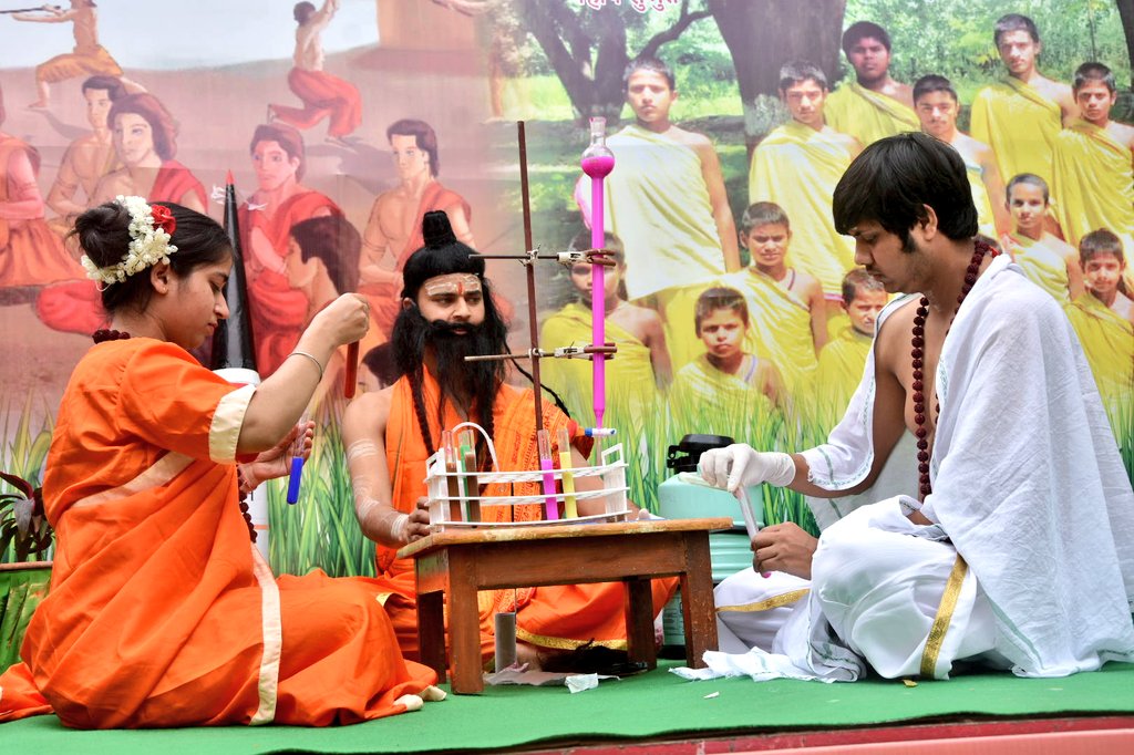 VCofficeBHU's tweet image. बीएचयू के 108वें स्थापना दिवस के अवसर पर निकली झांकियों की झलक....