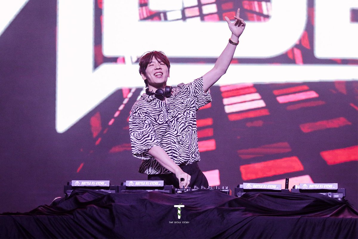theseoulstory's tweet photo. [#MELOSAGAinKL] We can't move on from the amazing day filled with dance and music! 💃🏻🔥

More HD photos of the festival in Kuala Lumpur 👉🏻 https://t.co/L6XGAtTXlY

Thank you MELOSAGA Official and @unc_ent_ for the invitation! 🥳

#MELOSAGAinMY #DJRaiden #YGX https://t.co/udyIu2KNf5