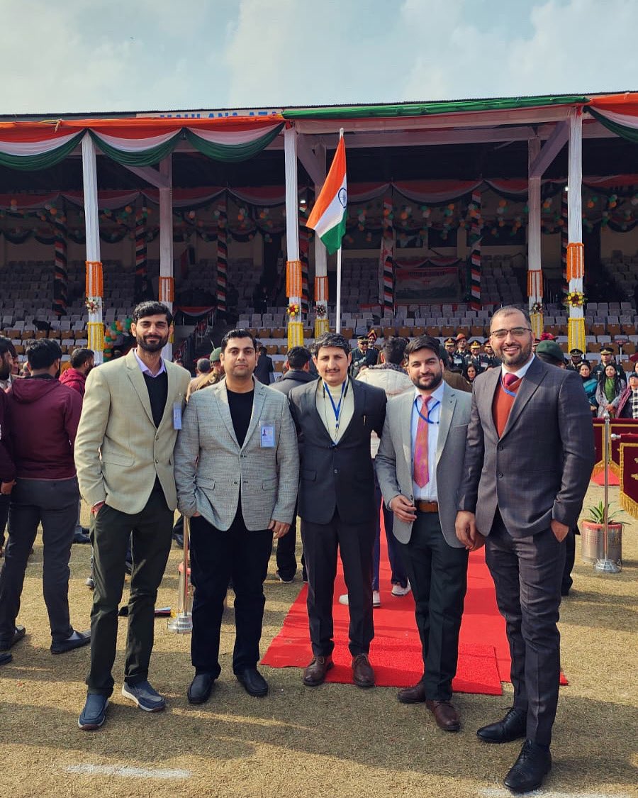 SheiikhKAS's tweet image. Pleasure we found in working together #Batchmates