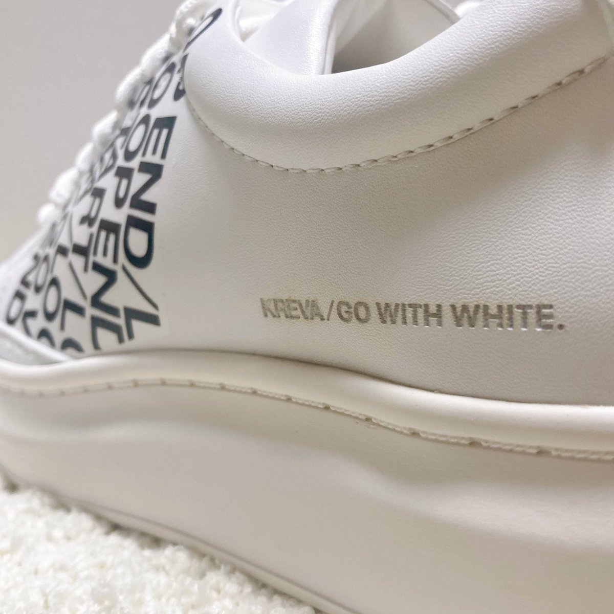 sksks0000's tweet photo. GO WITH WHITEとKREVAのコラボ、『POLAR by. KREVA』無事届きました!素敵すぎる🤍
#GOWITHWHITE
#KREVA
#LOOPENDLOOPSTART
#スニーカー https://t.co/vnvOxCnBGI