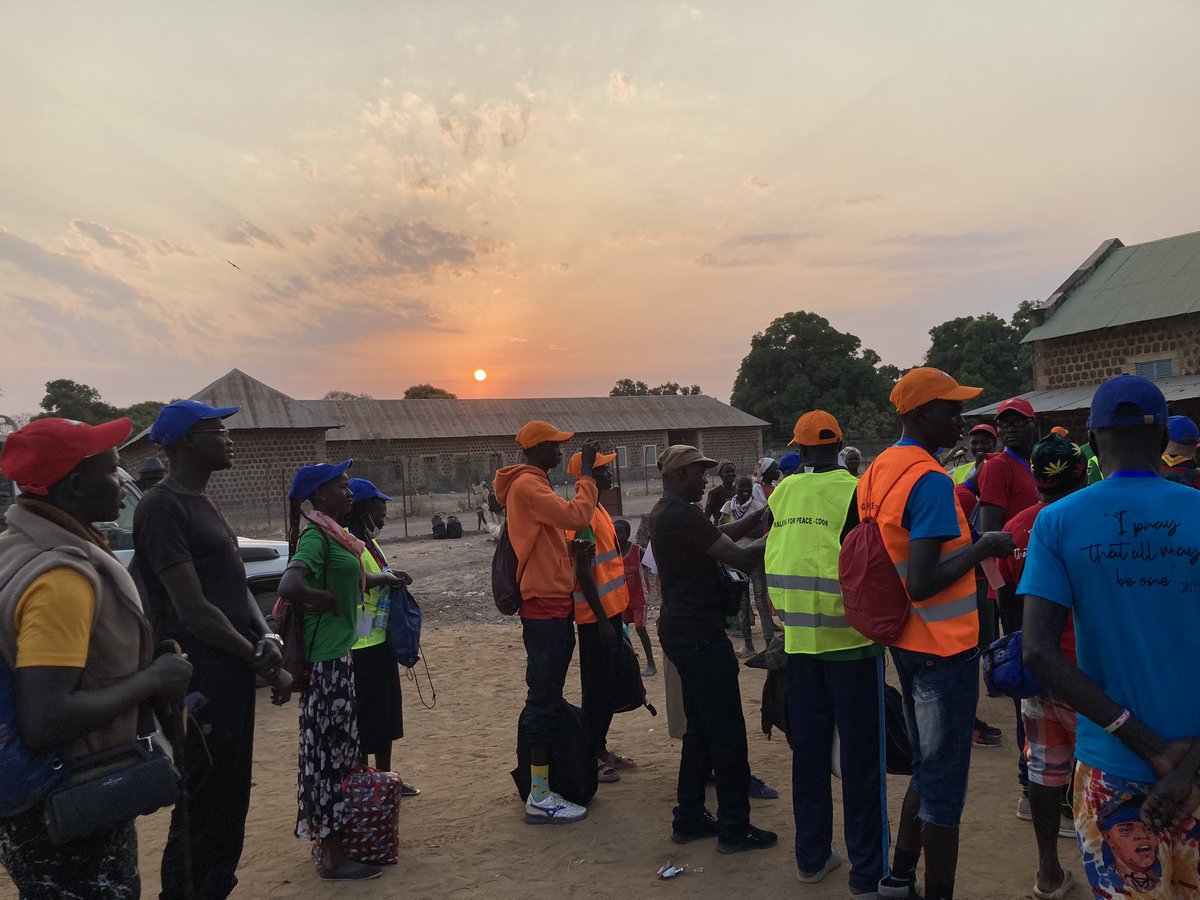 orlamtreacy's tweet image. Day 2 to Pacong. Wonderful welcome to Rumbek East with the community elders, women and children all joining us on the way 🇸🇸🚶🏿