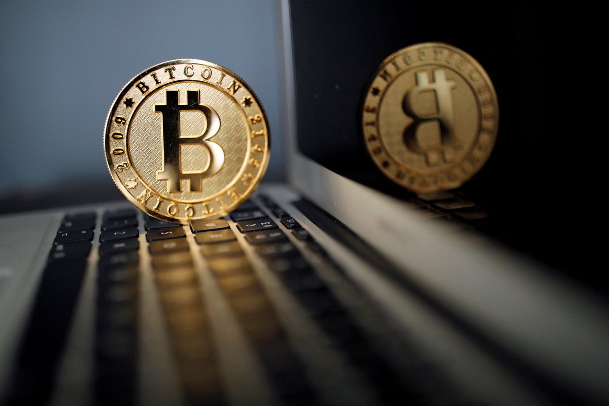 #Bitcoin has been following a similar pattern to its last big move up, breaking through the $23K resistance level and reaching $23.8K. But, it hasn't been able to break through the $23,371 resistance level just yet, so we might not see the price go up much further until it does.