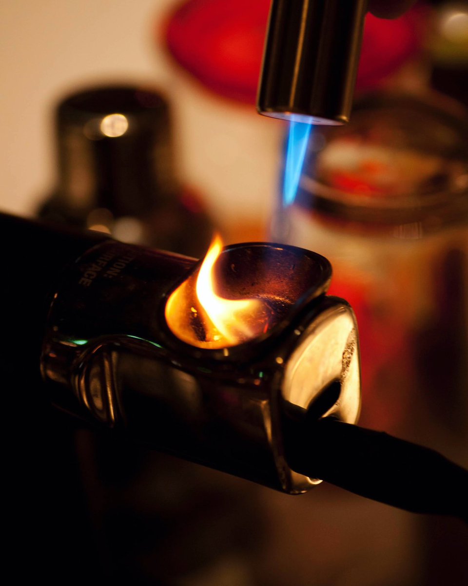 There's no love more sincere than the love of food and cocktails. 🍹🍽️😋
____________
・THE CASTLE・
〒650-0004
兵庫県神戸市中央区中山手通１-１-９
ゴールドウッズ三宮ビル３階
TEL：078-381-6964