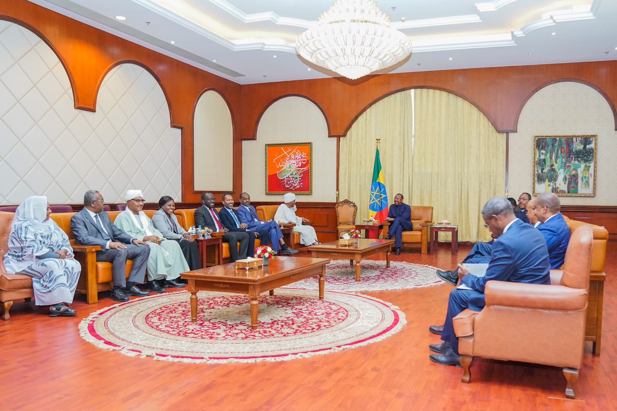 PMEthiopia's tweet photo. In discussions with various Sudanese political parties engaged in the ongoing political process as well as members of the trilateral mechanism, PM Abiy affirmed that Ethiopia’s non interventionist principle not only applies to its own experience but to others as well. 1/2 https://t.co/pprJFZHE4T