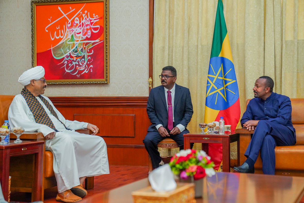 PMEthiopia's tweet photo. In discussions with various Sudanese political parties engaged in the ongoing political process as well as members of the trilateral mechanism, PM Abiy affirmed that Ethiopia’s non interventionist principle not only applies to its own experience but to others as well. 1/2 https://t.co/pprJFZHE4T