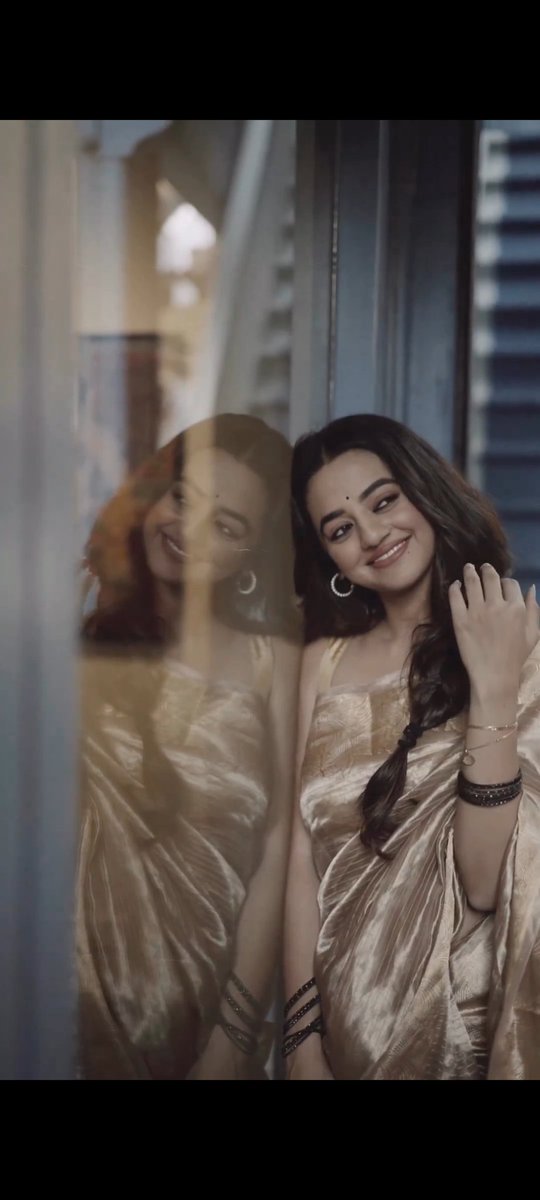 She gotta be the prettiest ladies of the early 90's!💗

<a href="/OfficialHelly7/">HELLY</a> | #HellyShah