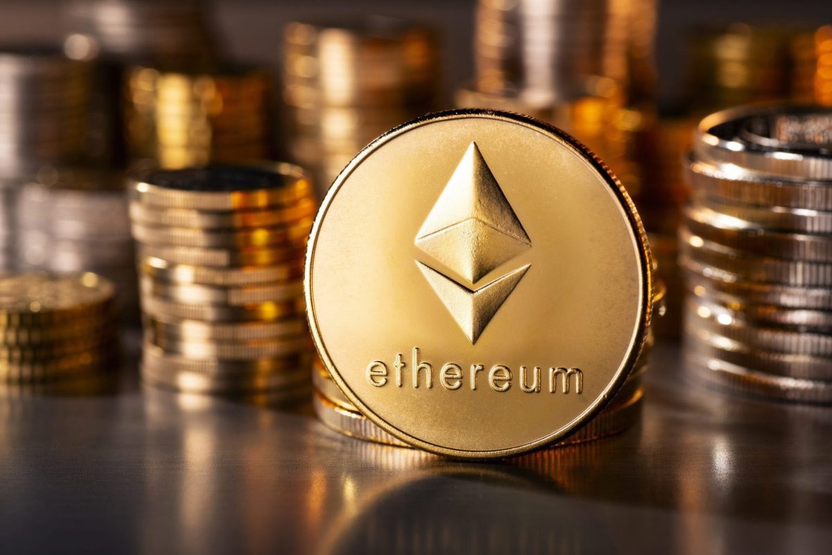 #Ethereum had a bit of a rebound and is now forming a double-bottom pattern, which could be a good sign for the price. It's been fluctuating in an upward trend but at a slower pace than before. The highest point of this trend is around $1,700. $ETH #Crypto #MarketWatch