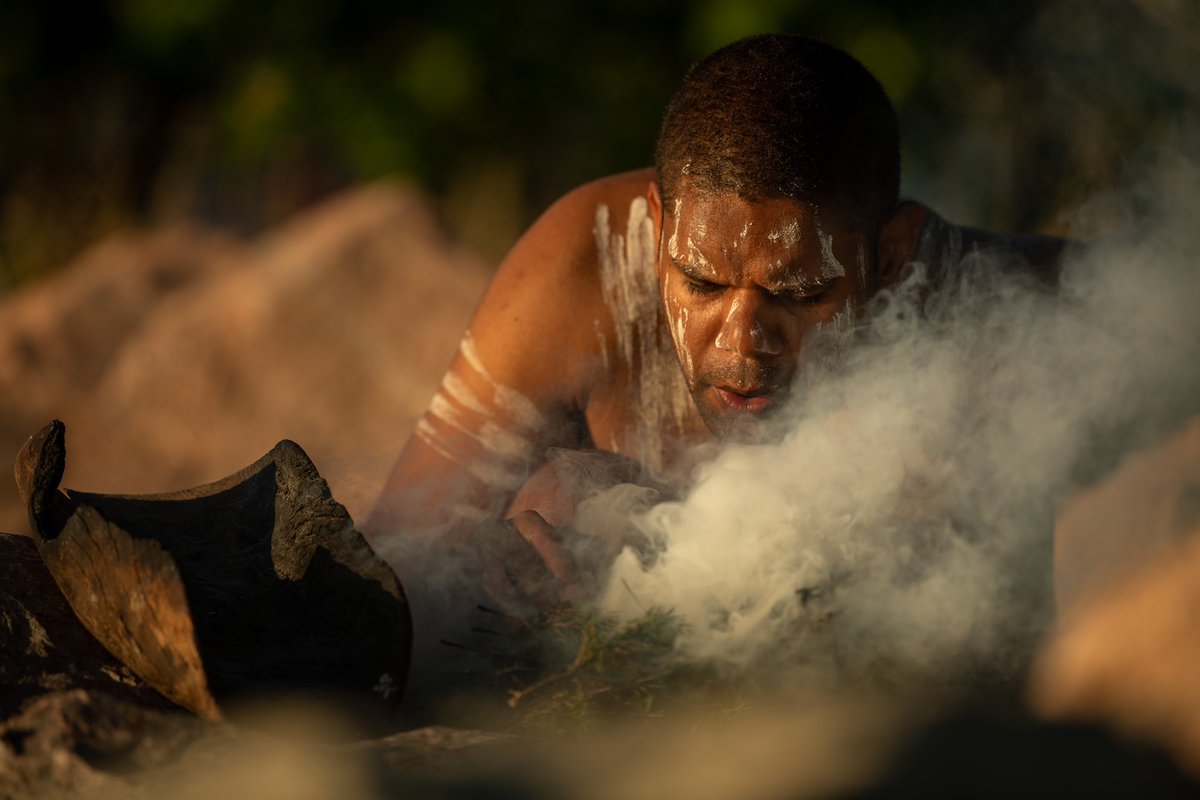 siobhanheanue's tweet photo. I just had to share this stunning photo of a Wulgurukaba smoking ceremony in Townsville today. (📸 by the talented @NeilRuskin.) https://t.co/tamArDx3Fa