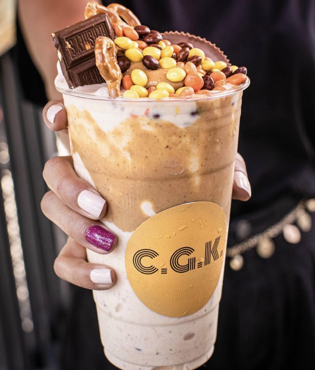 CrazyGoodKitch2's tweet photo. Well this is how we celebrate #nationalpeanutbutterday ! ๐๐
#boston #maldenma #newyear #newburystreetboston #eatlocal #backbaybost #newburystreet #newengland #malden #bostonfoodies #takeout #dineinoroutboston #freakshakes #milkshakelover #milkshakebringsalltheboystotheyard https://t.co/JOZFRQryU9