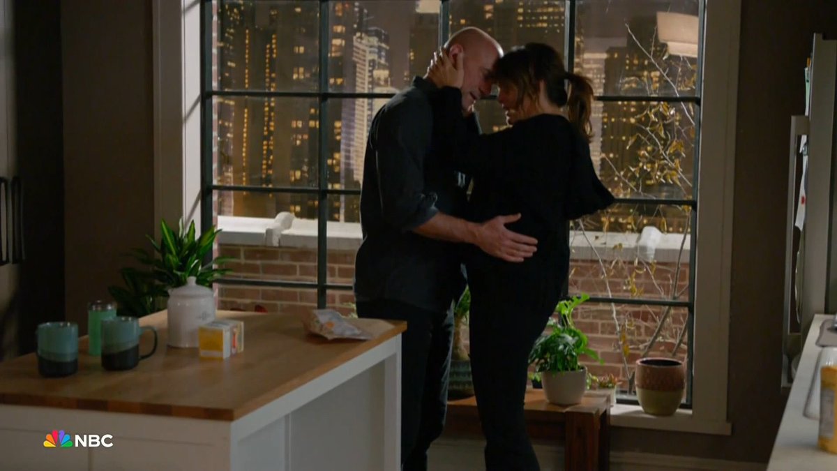 Ashley_Writes28's tweet image. Happy Show Day, friends ❤️

We made it! 

Regardless of what is said or what else happens in the episode, EO will experience a level of physical intimacy they’ve never experienced before, and THAT is just really beautiful 🥰