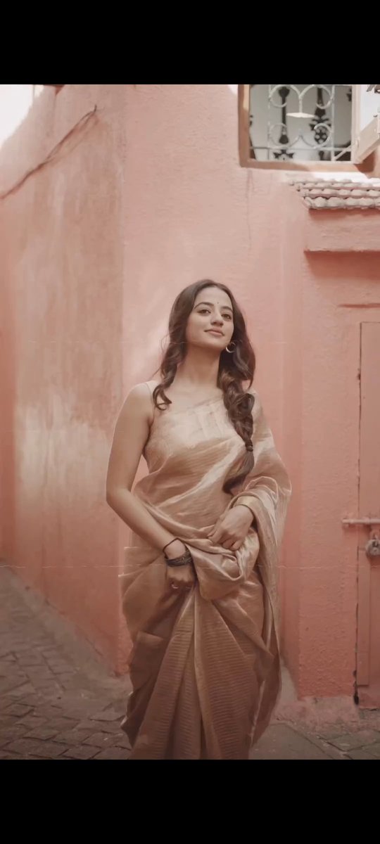 My favourite capture 💘

<a href="/OfficialHelly7/">HELLY</a> | #HellyShah