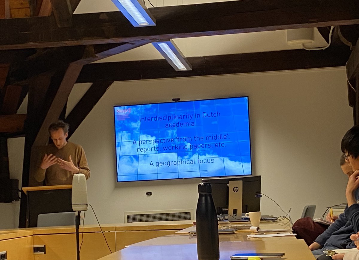 Yesterday <a href="/NIAS_KNAW/">Netherlands Institute for Advanced Study</a> organised a workshop on 'The new interdisciplinarity'. Thank you for the opportunity to present the @AdviesraadWTI report 'Unbounded research - Promoting interdisciplinarity through two distinct government roles' #grenzeloosonderzoeken awti.nl/documenten/adv…