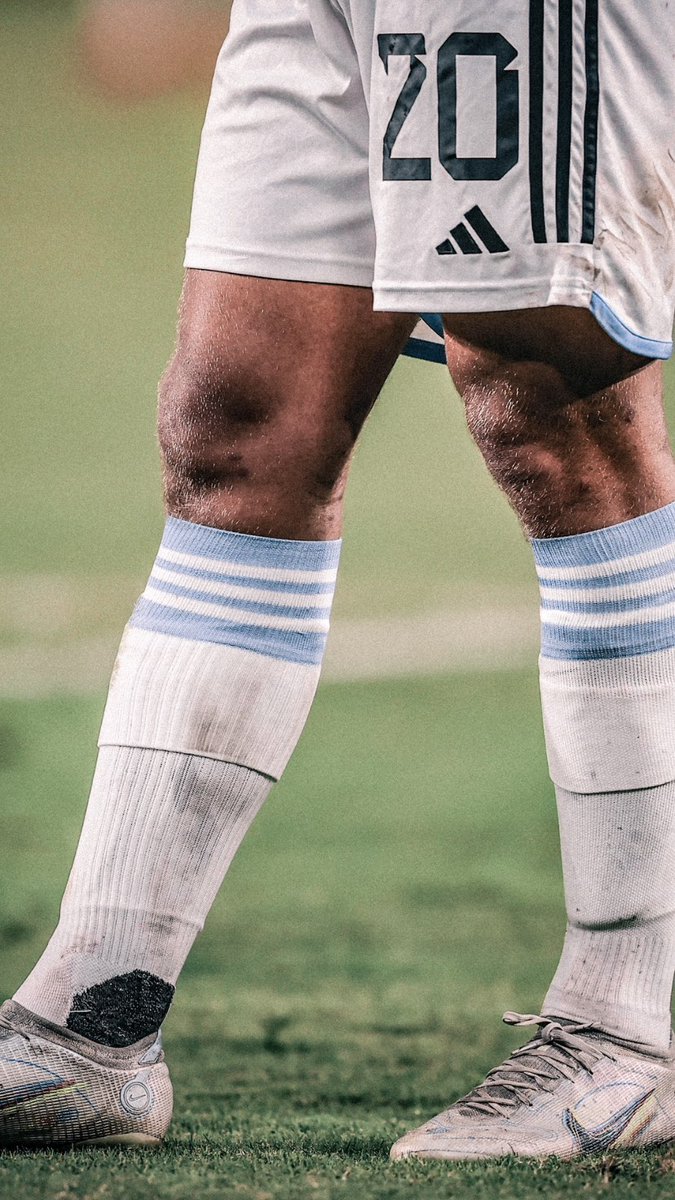 Nico Paz 

🇦🇷🎩