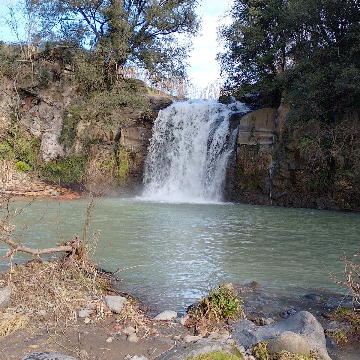 Life Is like a waterfall, sometimes alot of water comes crashing down on you and reshapes your future but you still keep flowing with the same life force 🙏🦋✨#mindfulness #holisticcoaching 
#sarahlifecoach #forceofnature #life