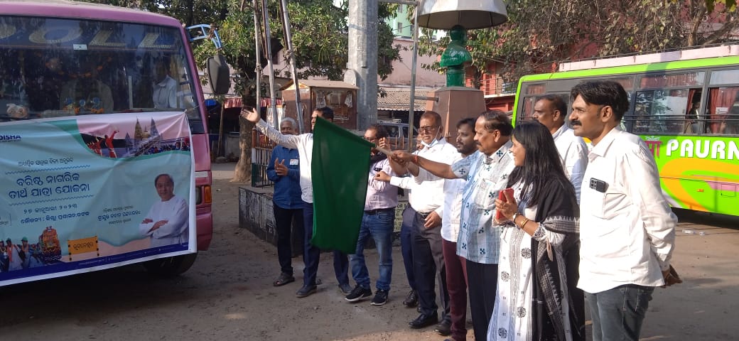 KatakaDM's tweet photo. Baristha Nagarika Teertha Yatra Yojana #BNTYY
6 buses carrying 225 pilgrims were flagged off by Mayor CMC, Sri Subash Singh, MLA ChoudwarCuttack Sri Souvik Biswal,Collector Sri Bhabani Shankar Chayani, ADM Sri Shibo Toppo & Dy Collector I/c Tourist Officer Miss Alaka Rani Debata. https://t.co/bONlx5XmBP