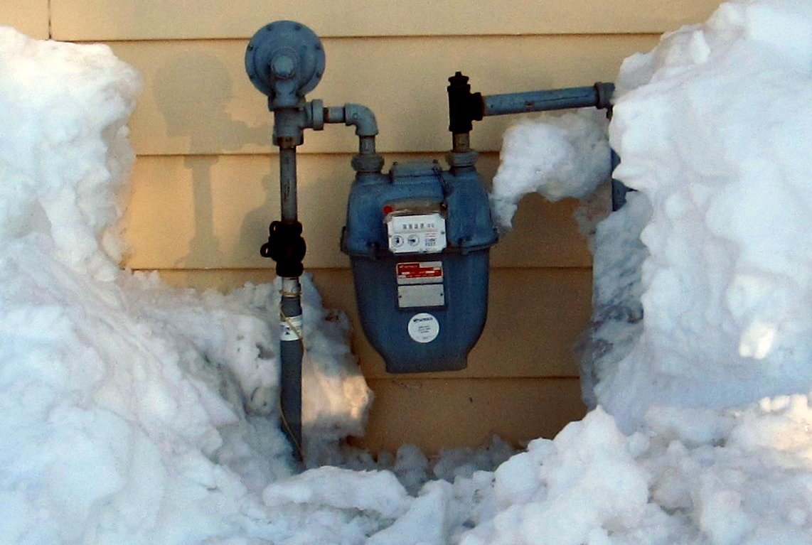 ottawacity's tweet photo. Snow, snow and more snow is on the way #OttCity!
Don't forget to keep your natural gas meter and appliance vents clear of snow and ice, including the path leading to them.
This will prevent dangerous levels of carbon monoxide in your home. https://t.co/pQe7j4i4ko