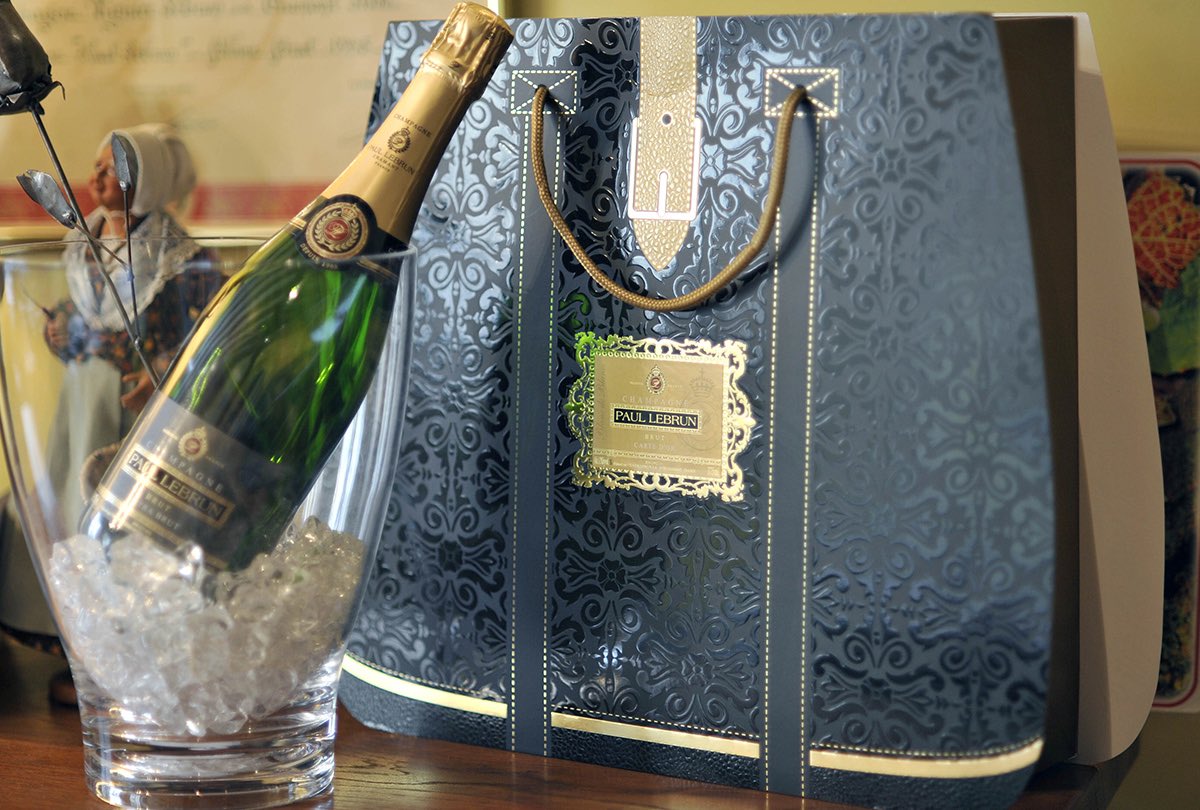 barmagazine's tweet photo. @BacchusWinesUK chat about wine and Champagne trends for 2023, revealing a new exclusive deal with Champagne house Paul Lebrun.

Find out more here -
https://t.co/9lRC2weR3u

#winetrends #champagnenews #Bacchuswines https://t.co/v2FPl5itJB