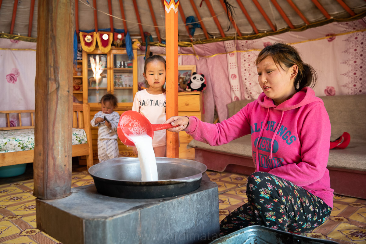 JordiMatas's tweet photo. @UNICEF-funded mobile ger kindergarten in a remote area in Mongolia offers pre-primary education to nomadic herder community's children. “Life here is good... If we had access to schools &amp; kindergartens we will not move” says Khulan &amp; Ariunbayar's dad
https://t.co/CfZfI1GVOu https://t.co/DG62YITT7i