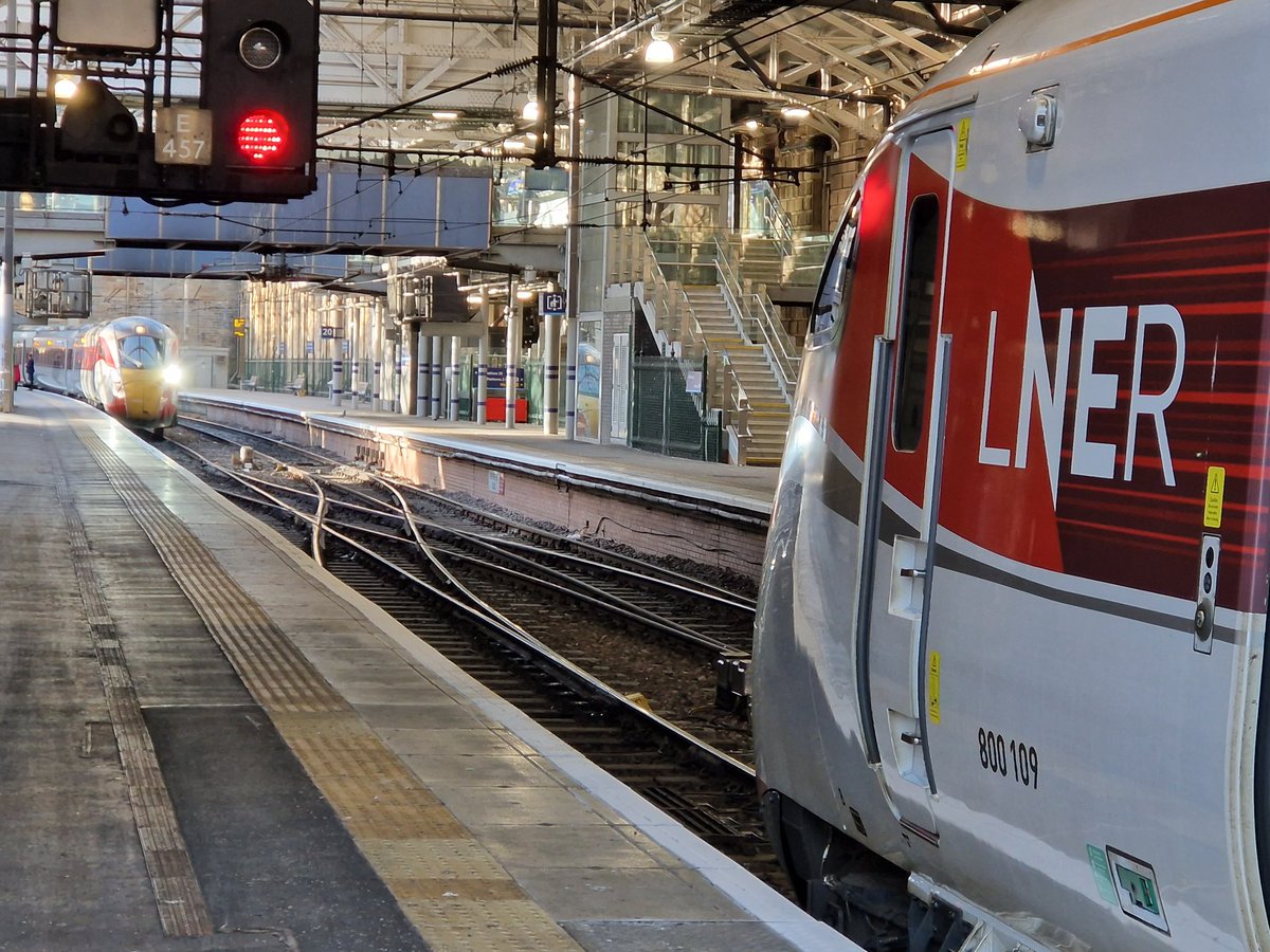 After you sir .... no please I insist <a href="/LNER/">London North Eastern Railway</a> <a href="/RAIL/">RAIL Magazine</a> <a href="/1701aStarship/">NCC-1701-A Starship 🏴󠁧󠁢󠁳󠁣󠁴󠁿🚄</a>