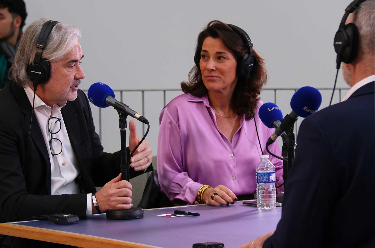 Cette émission proposée en direct de l'école en #partenariat avec la <a href="/ccifrance/">CCI France 🇫🇷🇪🇺</a> est consacrée aux enjeux de la #formation pour les #entreprises. ❝Le #design est une discipline stratégique qui permet aux entreprises d'anticiper l'avenir ❞ <a href="/guellerin/">Christian Guellerin</a>, directeur général de l'école