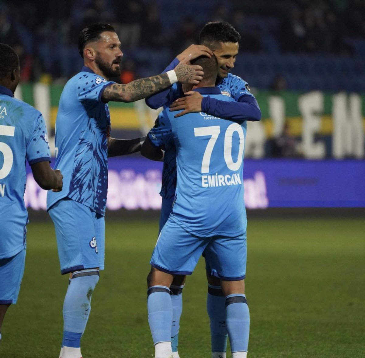 💙💚🦅🦅
<a href="/CRizesporAS/">Çaykur Rizespor</a>