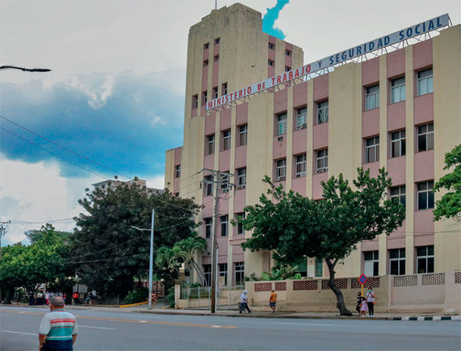 MundoCuba2025's tweet photo. En #Cuba la Seguridad Social es rectorada por el #INASS_CUBA y sus Filiales Provinciales y Municipales, adscrita al Ministerio de Trabajo y Seguridad Social, cuyo objeto social es de garantizar un adecuado y eficaz servicio a la población beneficiaria de la Seguridad Social. https://t.co/PUtE7hg93N