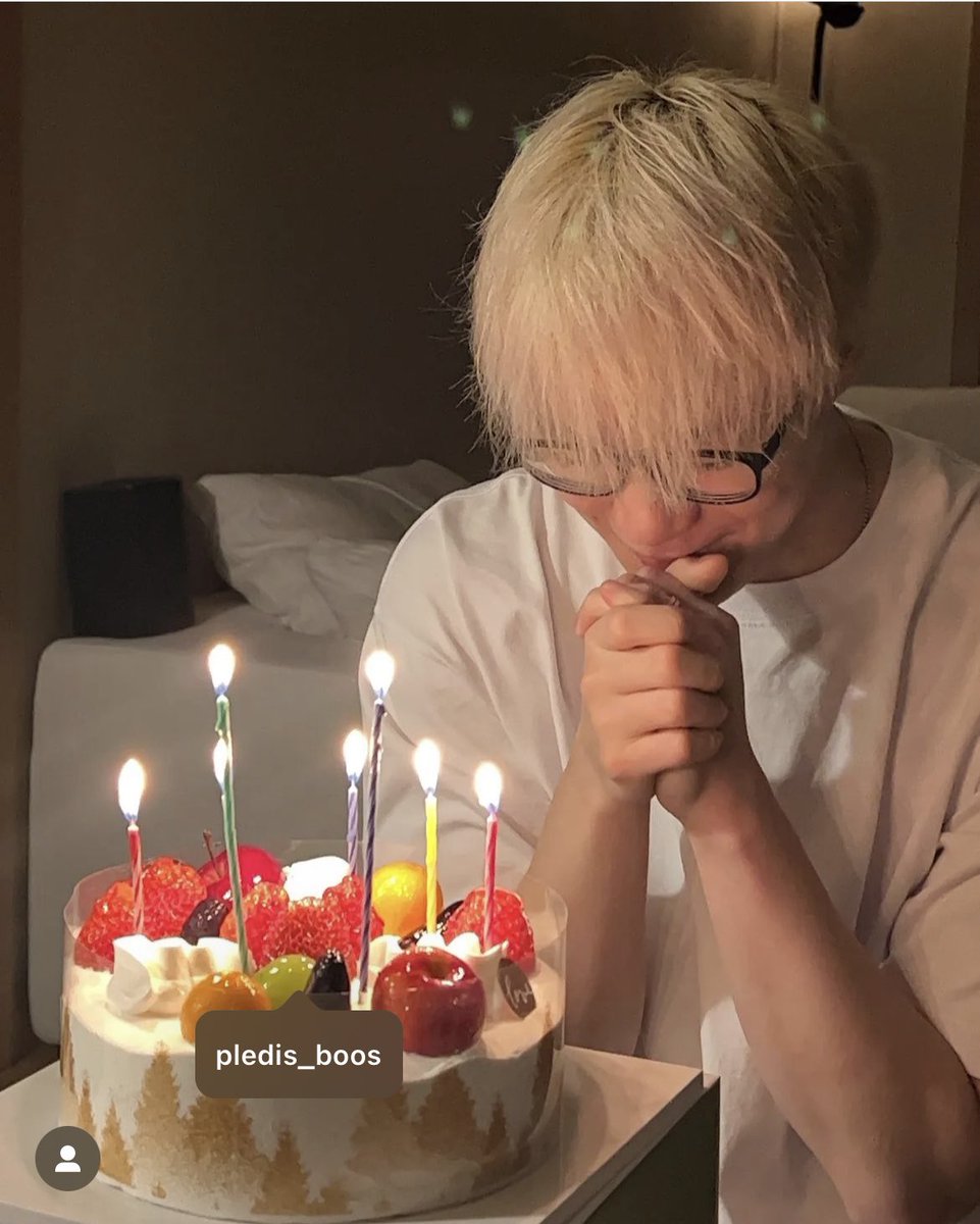 ArohaDbm's tweet photo. 祝ってもらったんかな？🥳😆
ホントえぇ友達❤️❤️

🔗 https://t.co/9ghe13nG3m https://t.co/qpP8vN561S
