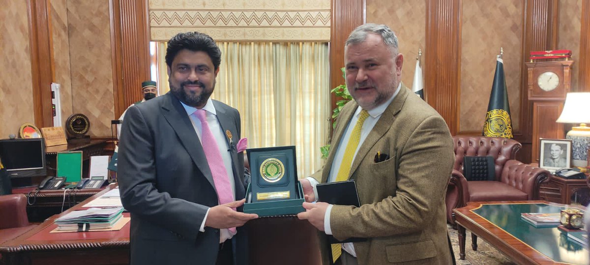 ConsulatK's tweet photo. Mr. Alexis Chahtahtinsky, Consul General of France paid a courtesy call on Mr. Kamran Tessori @GovernorSindhPK. Took the opportunity to discuss post flood rehabilitation, future education and business opportunities to strengthen bilateral relations between 🇫🇷 and 🇵🇰. https://t.co/VkX1rClctj