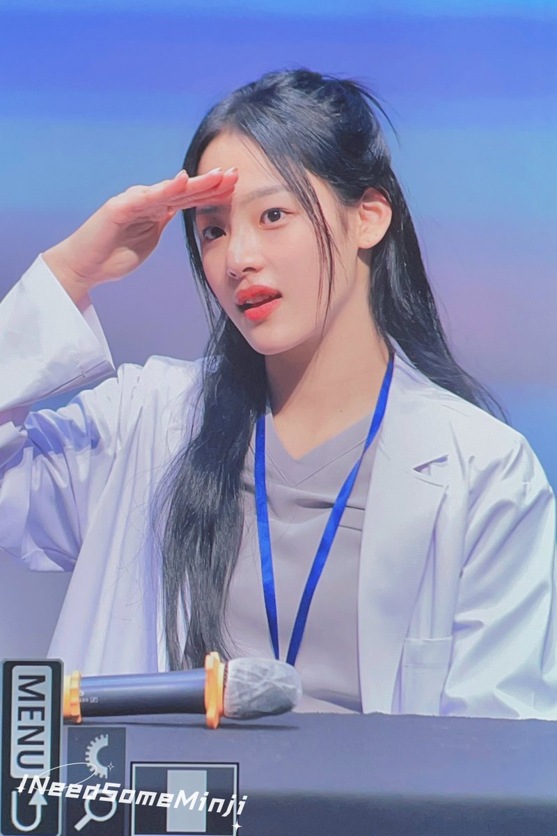 230126 🧑🏻‍⚕️🤍

 #뉴진스 #민지 
#NewJeans #MINJI