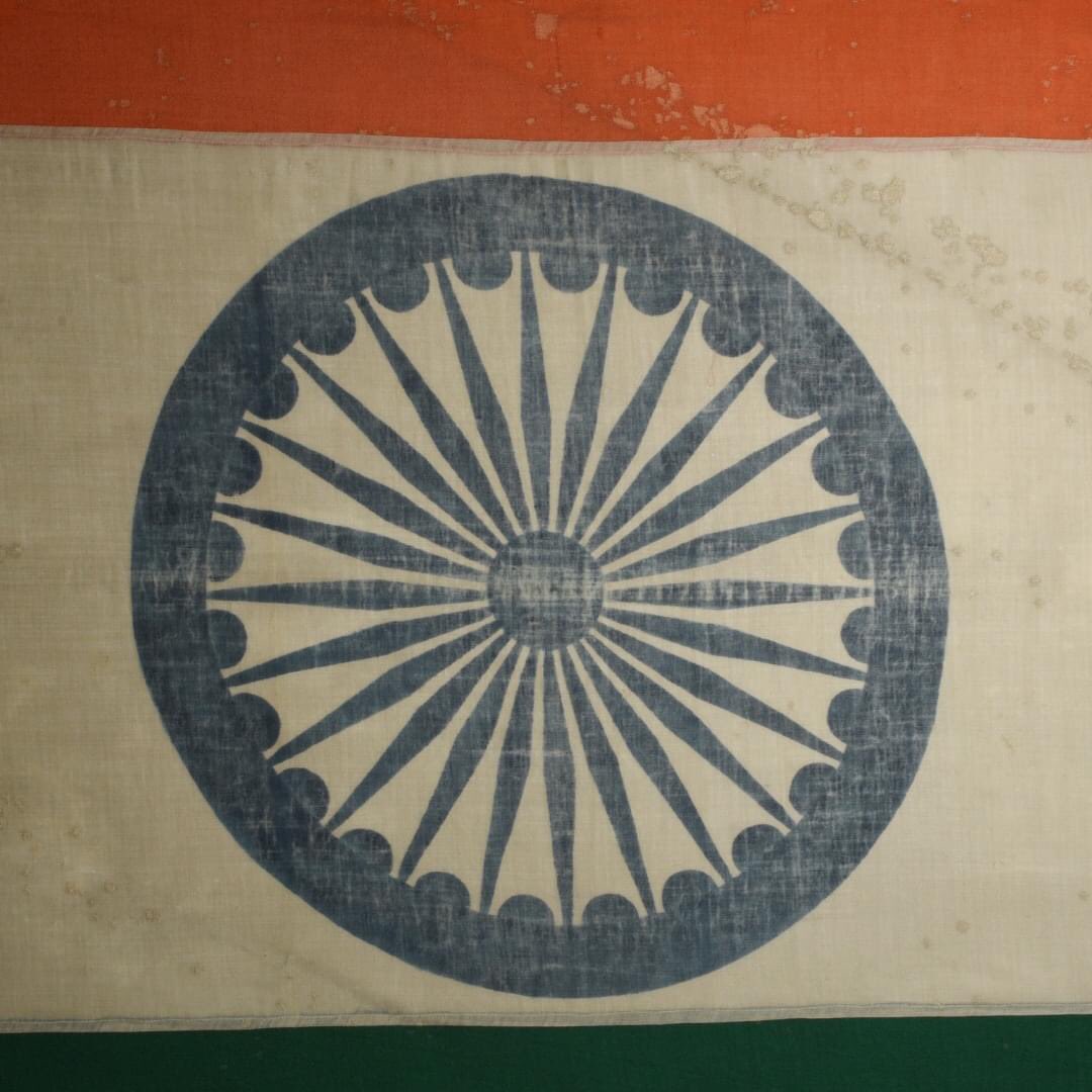NMnewdelhi's tweet photo. A beautiful #RepublicDayEvening&amp;an euqually beautiful #MuseumMemory. Our Conservation Team conserved the first  national flag unfurled in independent India from the ramparts of red fort, on 15 Aug' 1947. It is currently on display at the Army Battles Honours Mess, Chanakyapuri https://t.co/Cl3UVkhQqT