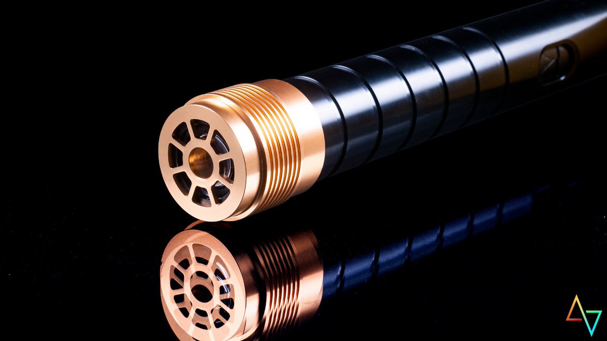🤩Take time to admire our black and gold Ka-Yogen !

😎Isn’t it really elegant ?

#lightsaber #lightsabers #solaari #sabers #geekystuff #Elite #community #customsaber #combatlightsaber #geek #cosplay #french #sabrelaser #martialarts  #connected #technology #2k23 #wintersales