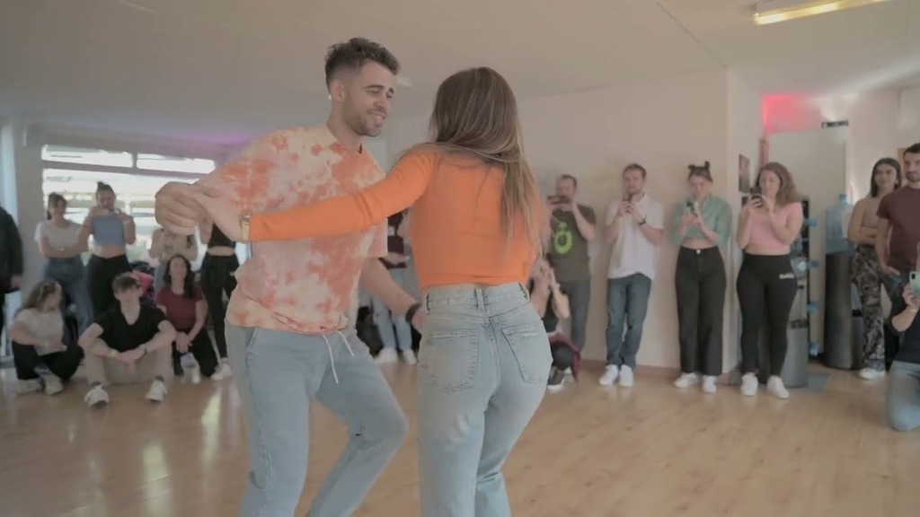 BailamosSalsa's tweet photo. Nach dem erfolgreichen ersten Besuch von Irene und Tomas bei uns in Basel, findet nun im Januar das nächste Workshop-Weekend mit den beiden Shootingstars aus der Talentschmiede von Korke und Judith, den Erfindern des Bachata Sensual Styles, statt.

Sie tanzen einen wunderbar… https://t.co/VbNW8AFKKr