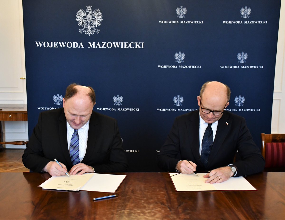 MUW_RP's tweet photo. Ponad 8️⃣,4️⃣ mln zł otrzymają mazowieckie samorządy na realizację zadań w ramach rezerwy celowej. Uroczystość podpisania umów z udziałem Wojewody Mazowieckiego @Radziwill_K oraz przedstawicieli samorządów odbyła się 26 stycznia br. w @MUW_RP 

💻 Więcej: https://t.co/cE6AVdxjn5 https://t.co/cEsSsHKDxe