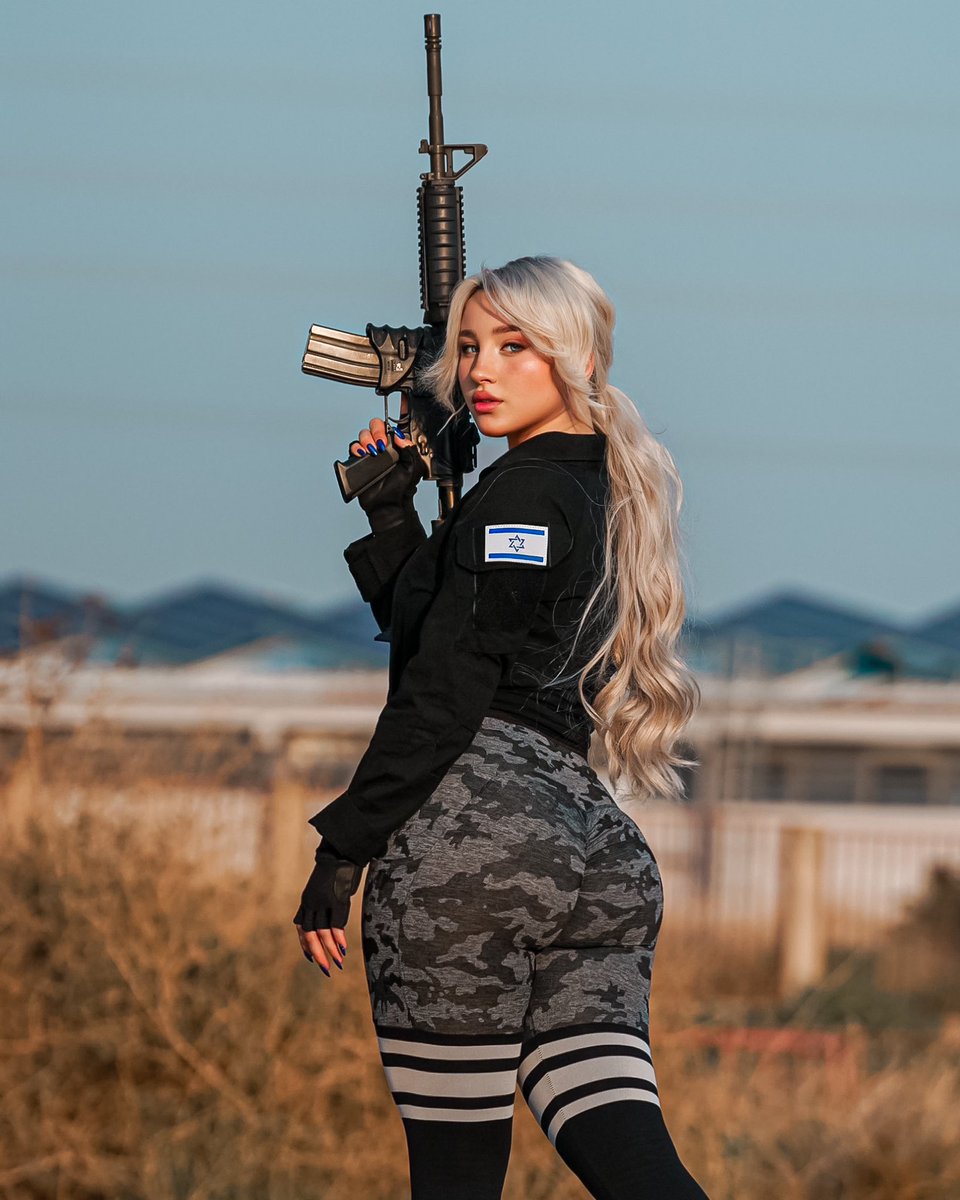 Gun Waifu on X: what are you looking at? 😤 t.colRuV8wmT8I  X