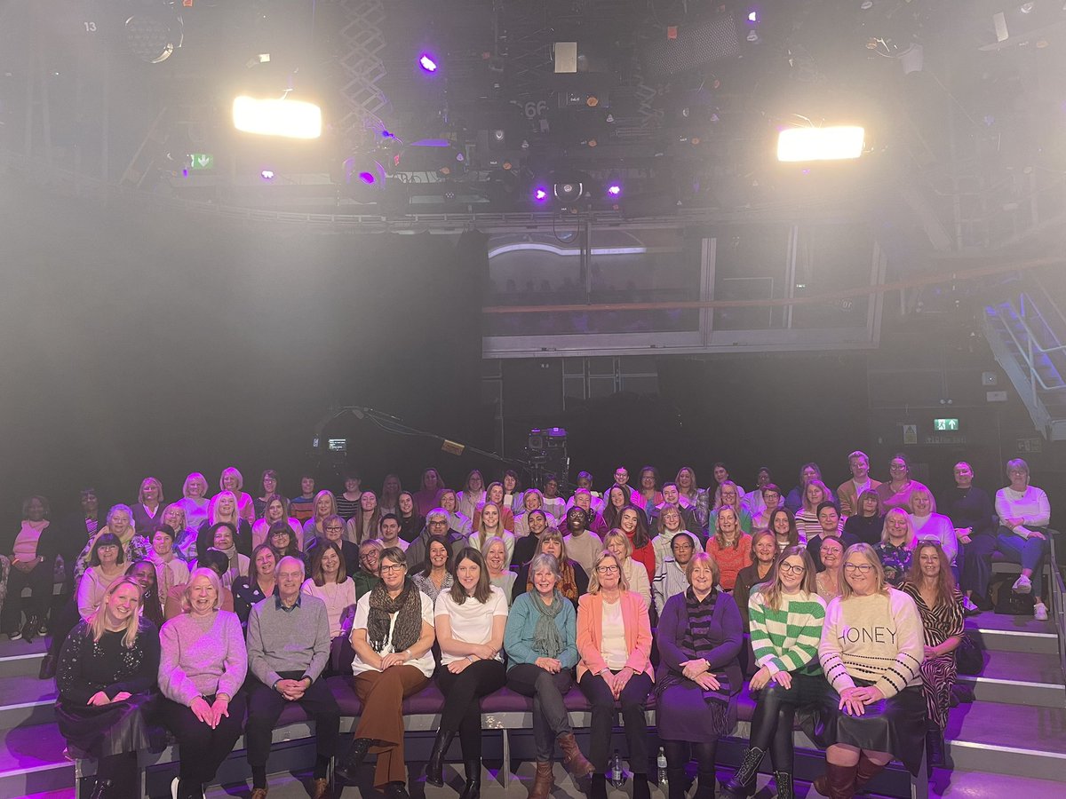 itsleepeart's tweet photo. What a fabulous audience for #loosewomen today! https://t.co/f7mdQKAMsv