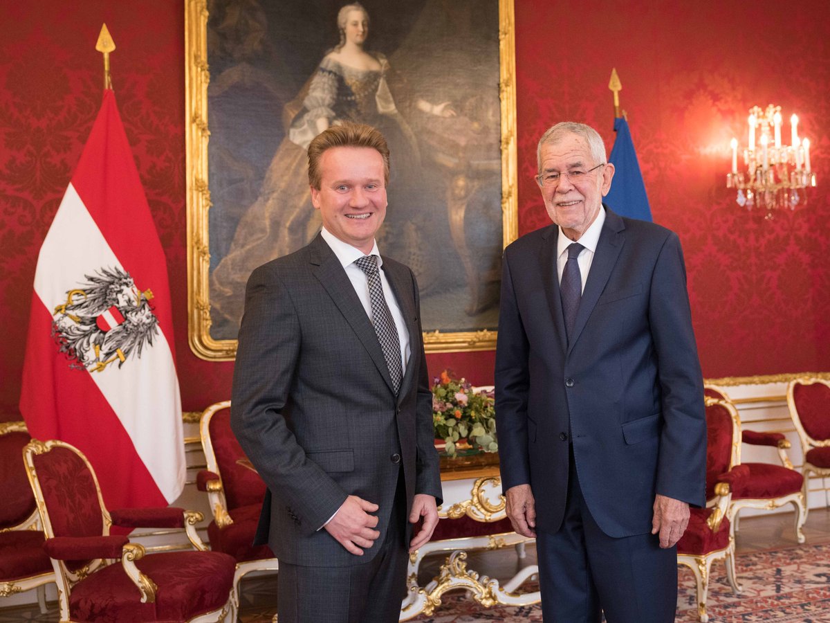 iv_industrie's tweet image. #Gratulation 👏 an Bundespräsident @vanderbellen  zur heutigen #Angelobung für die zweite Amtszeit! 
Die #Industrie baut weiterhin auf das Verständnis für die Notwendigkeiten eines wettbewerbsfähigen Standortes 🇦🇹 u. steht als konstruktiver #Partner zur Verfügung.