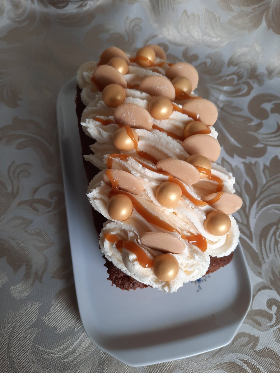 This week's #teatimetreat has all the caramel! Loving these #caramilkbuttons 😊💕 #loafcake #baking