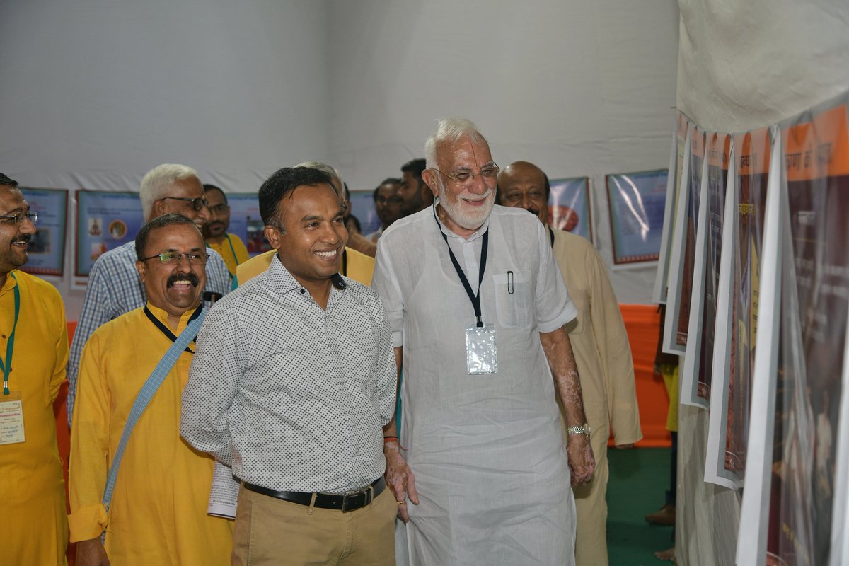 samskritbharati's tweet photo. अखिलभारतीयच्छात्रसम्मेलनस्य
ज्ञानगङ्गाप्रदर्शिन्याः उद्घाटनं नागपुरमहानगरपालिकायाः आयुक्तः  श्रीमान् राधाकृष्णन् बी. कृतवान्।

@radhakrishnan11
@Shreesh56
@Samskritaputra

#Sanskrit4Youth #Akhila_Bharatiya_Chatra_Sammelana #अखिलभारतीयच्छात्रसम्मेलनम् #ISSFF2023
#sayyestosanskrit https://t.co/WSO26nr4av