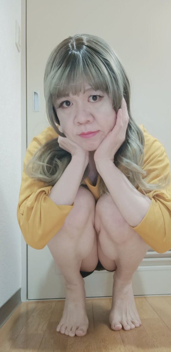 I81xA's tweet photo. 今回も、年末に買っていたもう一つショーパンを穿いて、寒さに負けず脚を出してみました😊
最近、ミニスカートやショーパンを好んで穿いてて、私は見られるの好きな人なんだなと再認識しました😏
#女装　#見られたガール https://t.co/uF5GSeM8eU